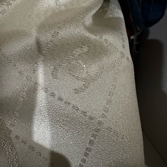 NWT Chanel Stunning scarf a must have for your wardrobe! - Picture 3 of 3